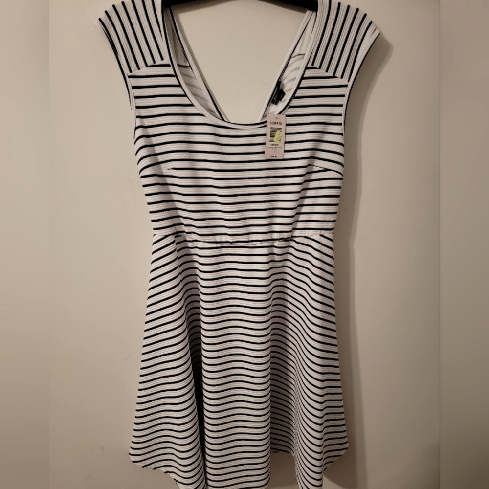Torrid dress size 1, white and black. New